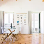 Apartman Charming Santos Neighborhood, Walk To Time Out Market