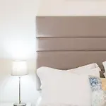 Charming Santos Neighborhood, Walk To Time Out Market Apartmán